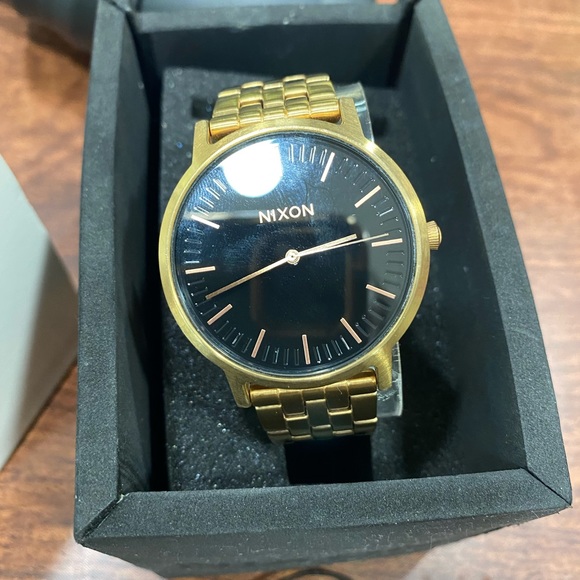 Rose Gold Nixon Watch- with extra links. Unisex - Picture 1 of 4